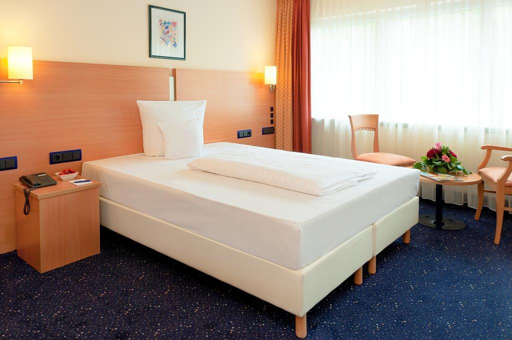 Hotel Plaza Frankfurt am Main Dış mekan fotoğraf