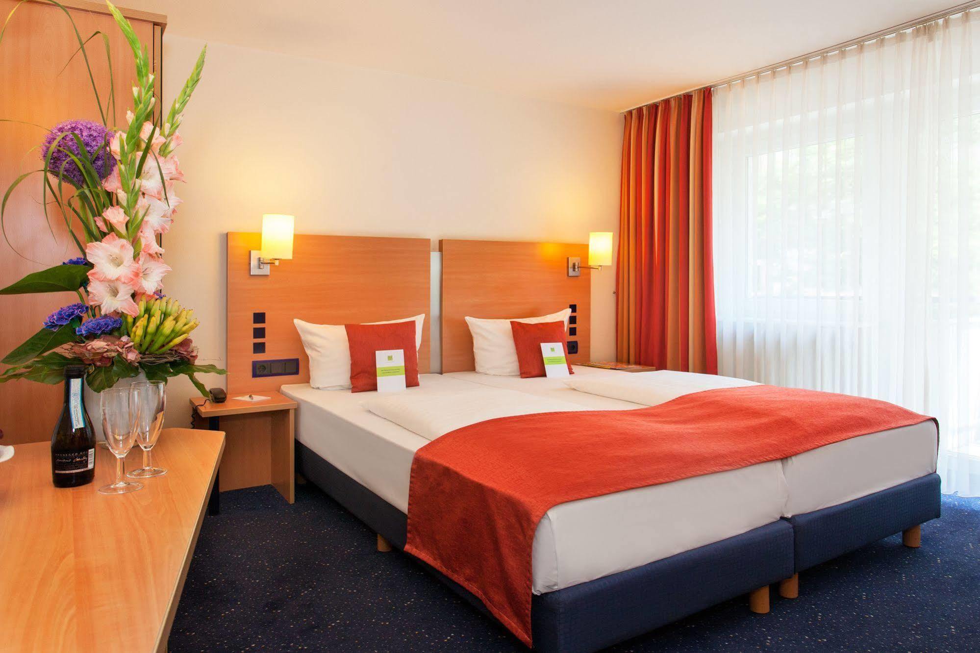 Hotel Plaza Frankfurt am Main Dış mekan fotoğraf