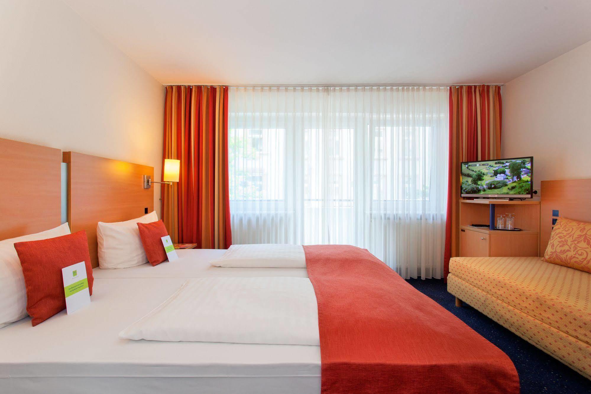 Hotel Plaza Frankfurt am Main Dış mekan fotoğraf