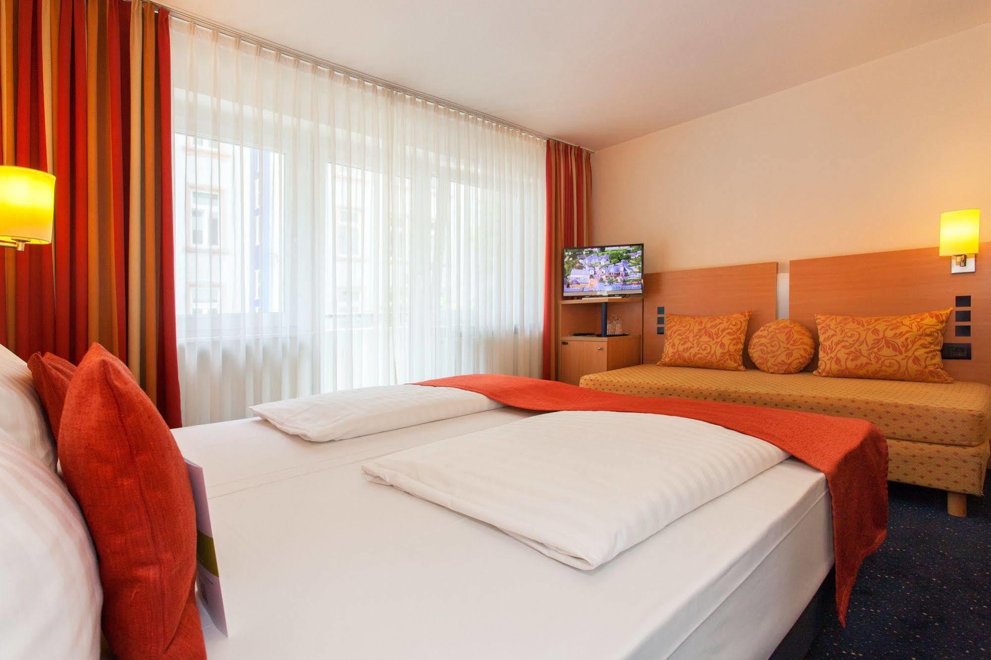 Hotel Plaza Frankfurt am Main Dış mekan fotoğraf