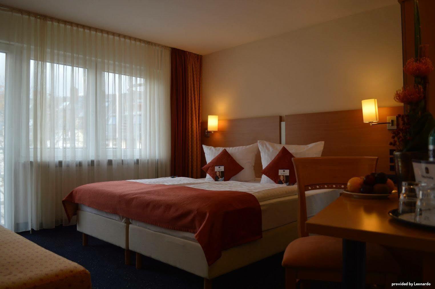 Hotel Plaza Frankfurt am Main Dış mekan fotoğraf