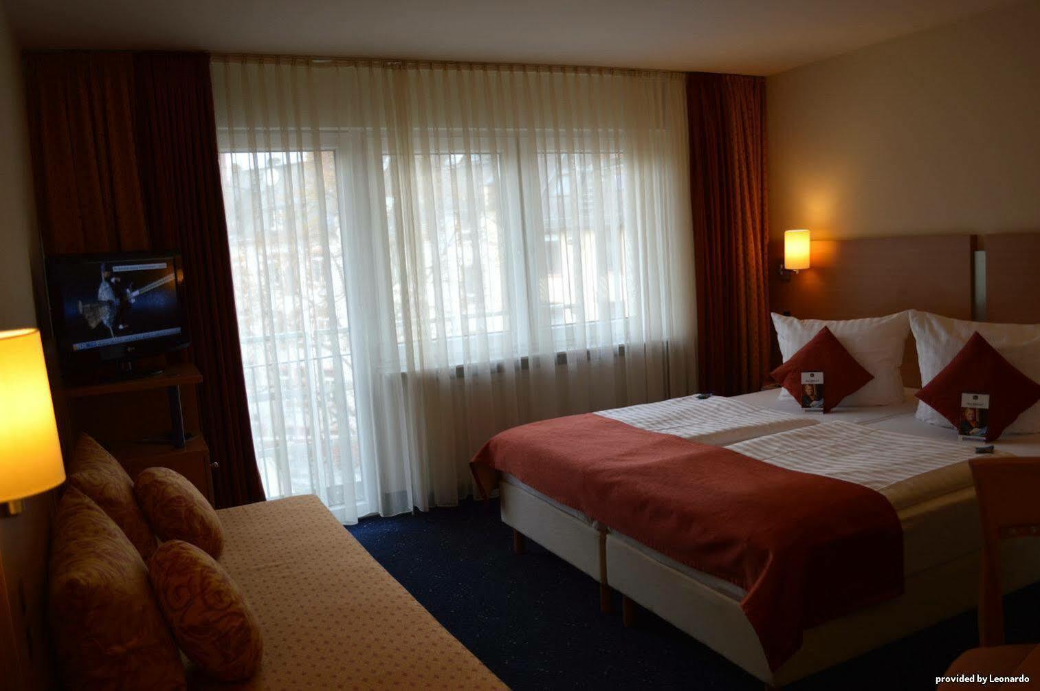 Hotel Plaza Frankfurt am Main Dış mekan fotoğraf